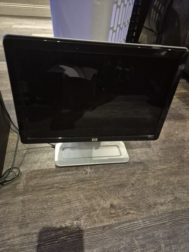 HP MONITOR 18"