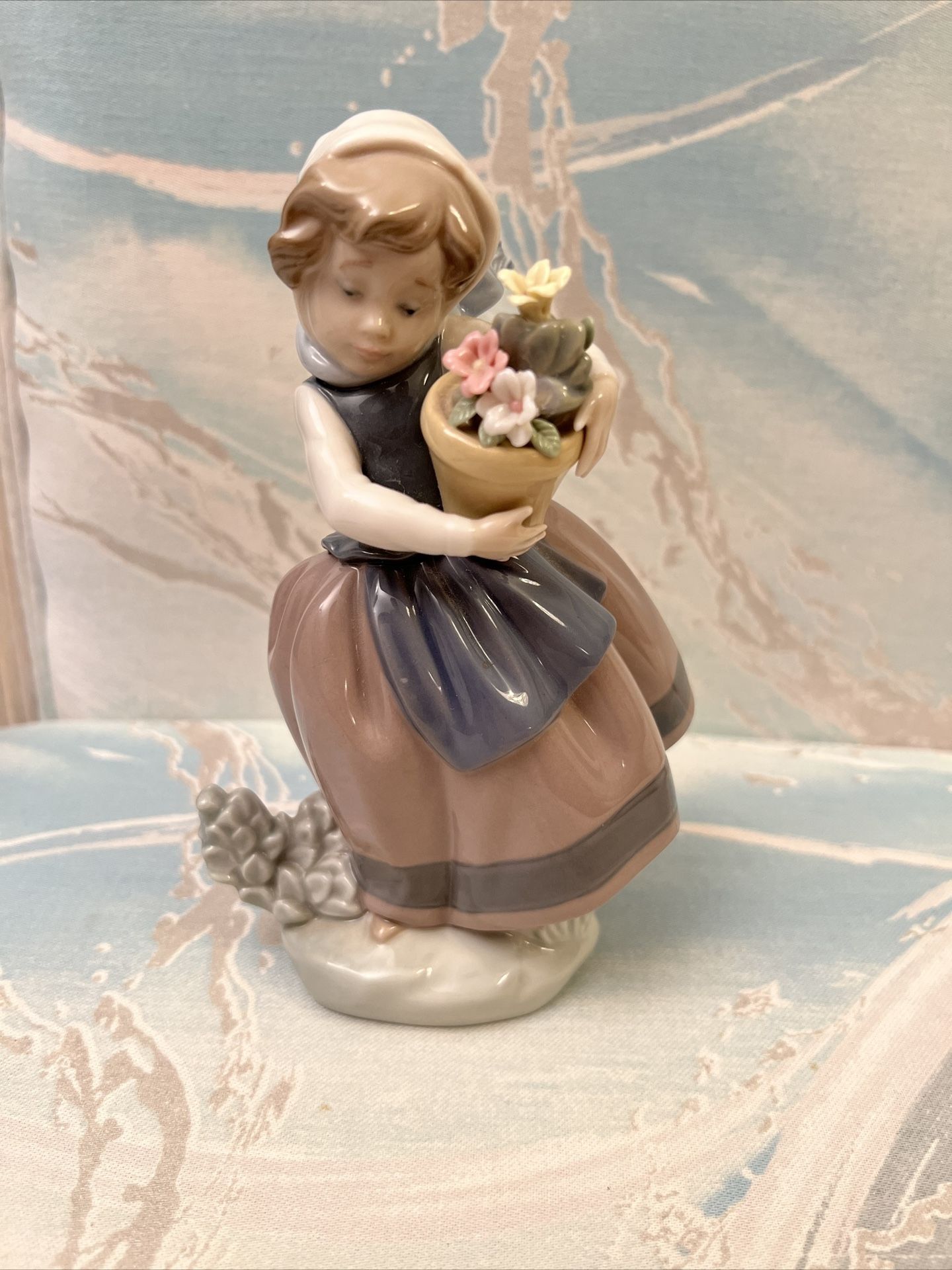 LLADRO SPAIN FIGURINE #5223 "SPRING IS HERE"  GIRL WITH FLOWERS BASKET EUC