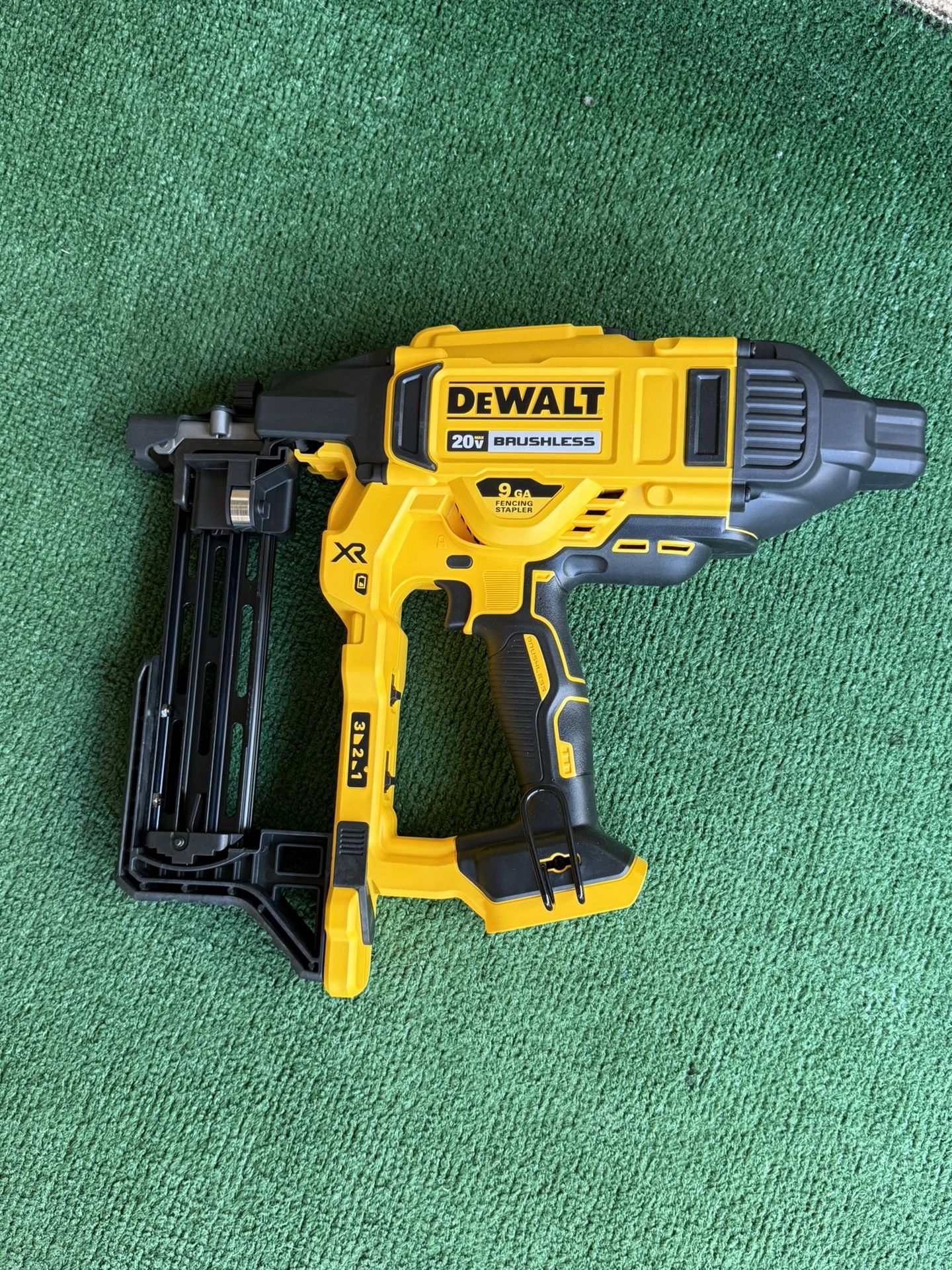 DEWALT 20V MAX 9-Gauge Cordless Fencing Stapler (Tool Only) Price is firm $300