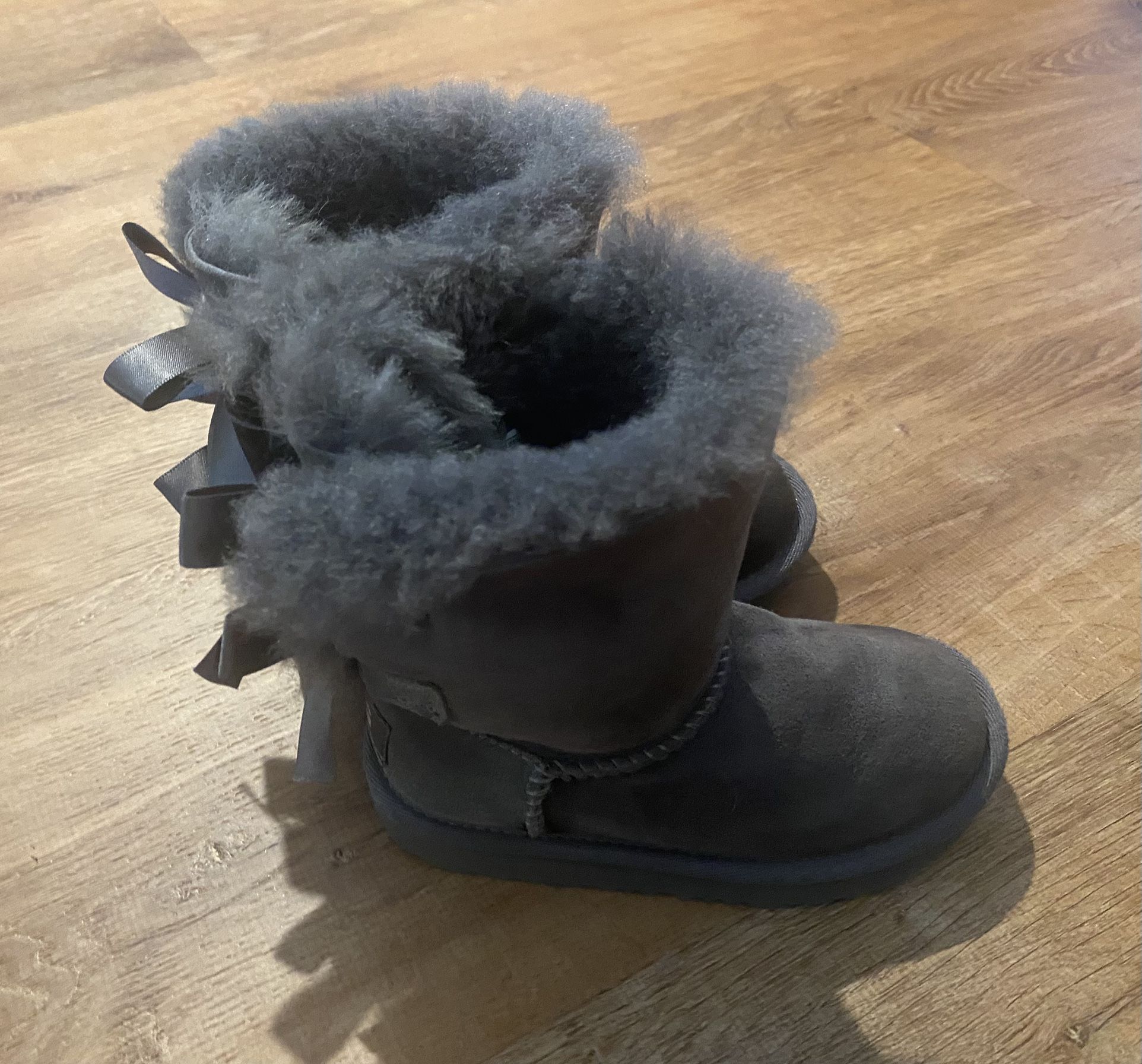 UGG Bailey  Toddler Bow Boots.  Size 9
