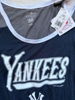 NEW Yankees Women XL