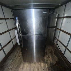 ❄️ Standard Refrigerator – Clean, Reliable & Only $700! 