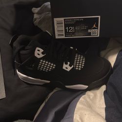 Black And White Jordan 4 Black And White For 110 Brand New