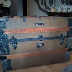 1800s  steamer trunk