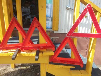 WARNING TRIANGLE REFLECTORS