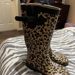 Woman Rain Boots Size 6