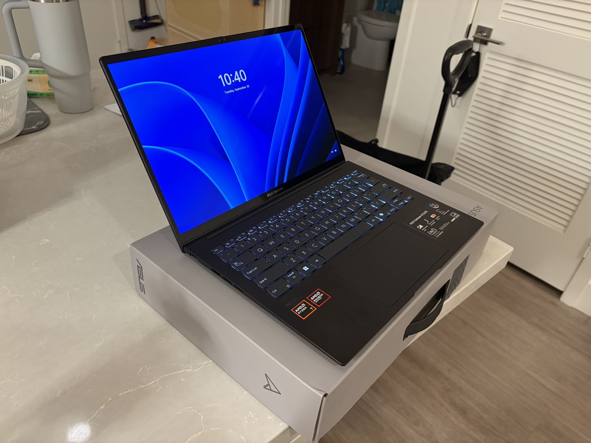 ASUS Zenbook 14 OLED (UM3406)
