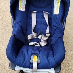 Chicco Keyfit 30 Infant Car Seat in
0xford with base