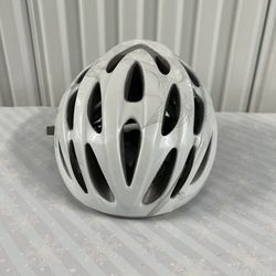 Giro Adult Transfer G151x helmet White Tech flowers Adjustable 54-61 CM. Helmet is in good cosmetic condition with normal signs of usage. No cracks on