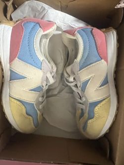 Kids New Balance Sz 9