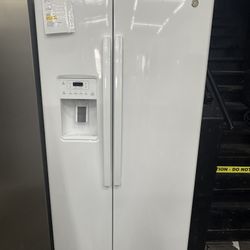 GE 25.3 cu. ft. Side-by-Side Refrigerator
