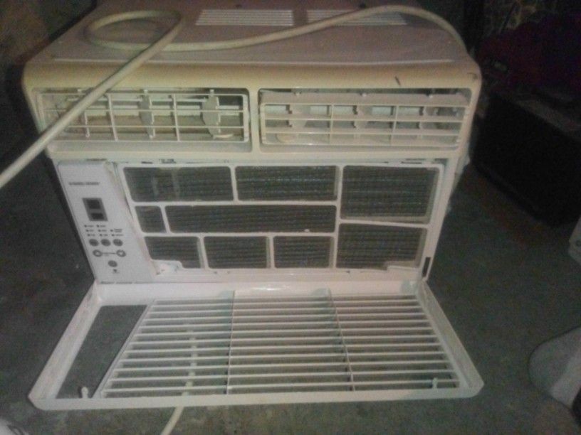 5300 Black And Decker AC Unit 