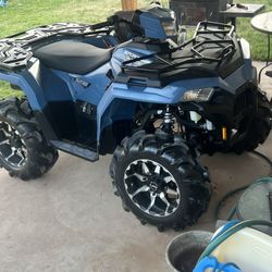 2022 polaris 4x4 clean title, CASH ONLY! Asking  or willing to negotiate. Odometer is at 992 Great power and super fast and fun! Send me a me... Ve