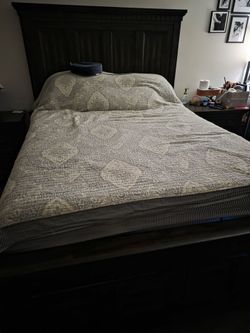 Queen Bedroom Furniture Set