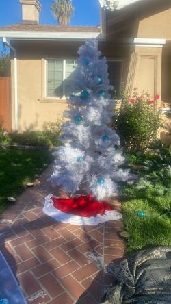 Christmas Tree White lights on it