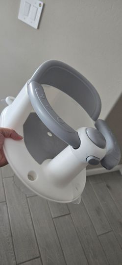 Bath seat for babies sitting up