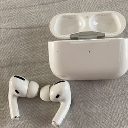 Mint Condition Apple Air Pods Pro 3gen Newest Ones Out 
