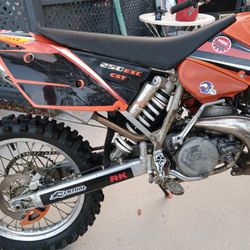 2004 kTM 250 2-stroke with chromoly racing frame