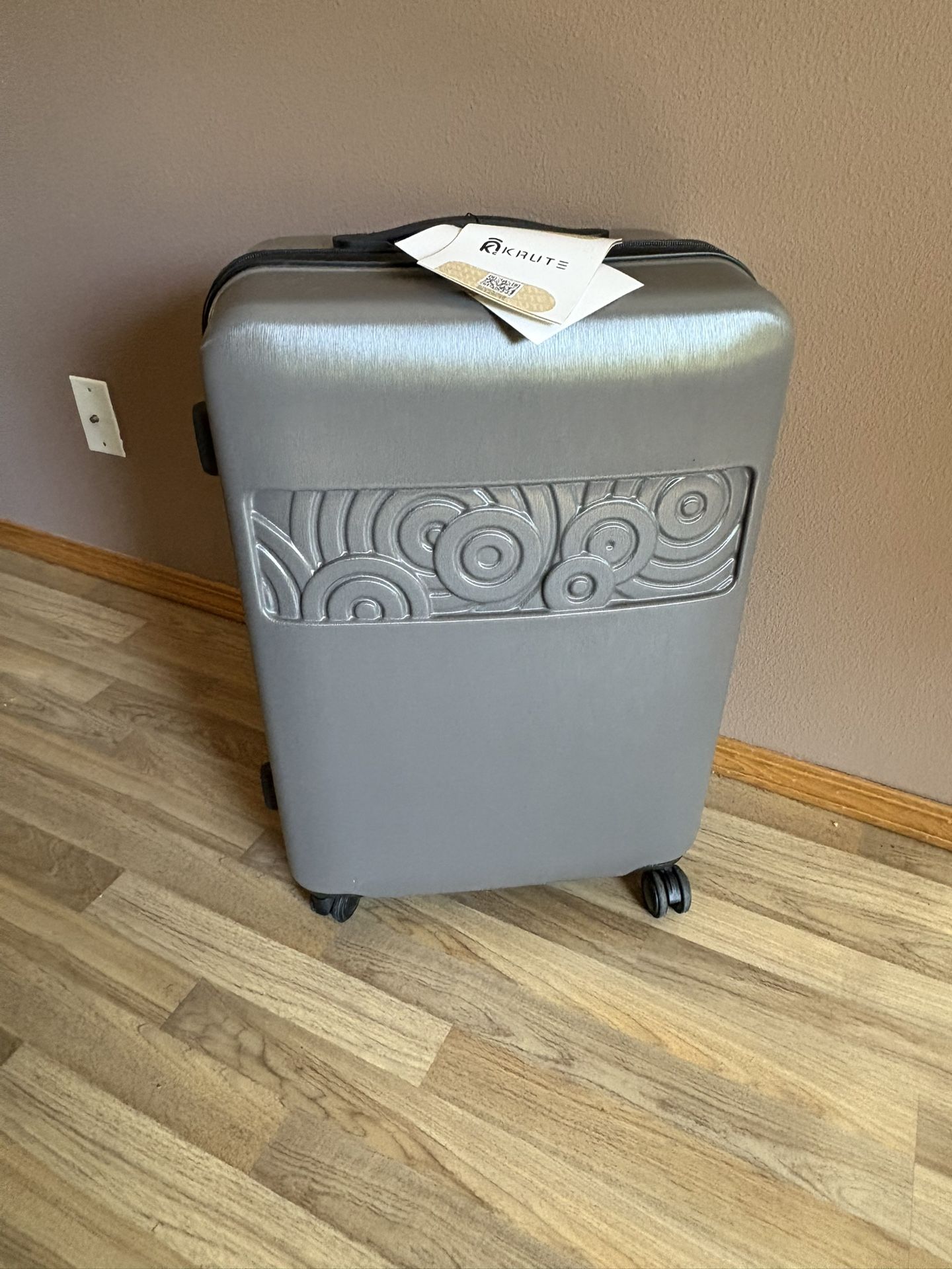 New Krute 24” Check-in Luggage Spinner