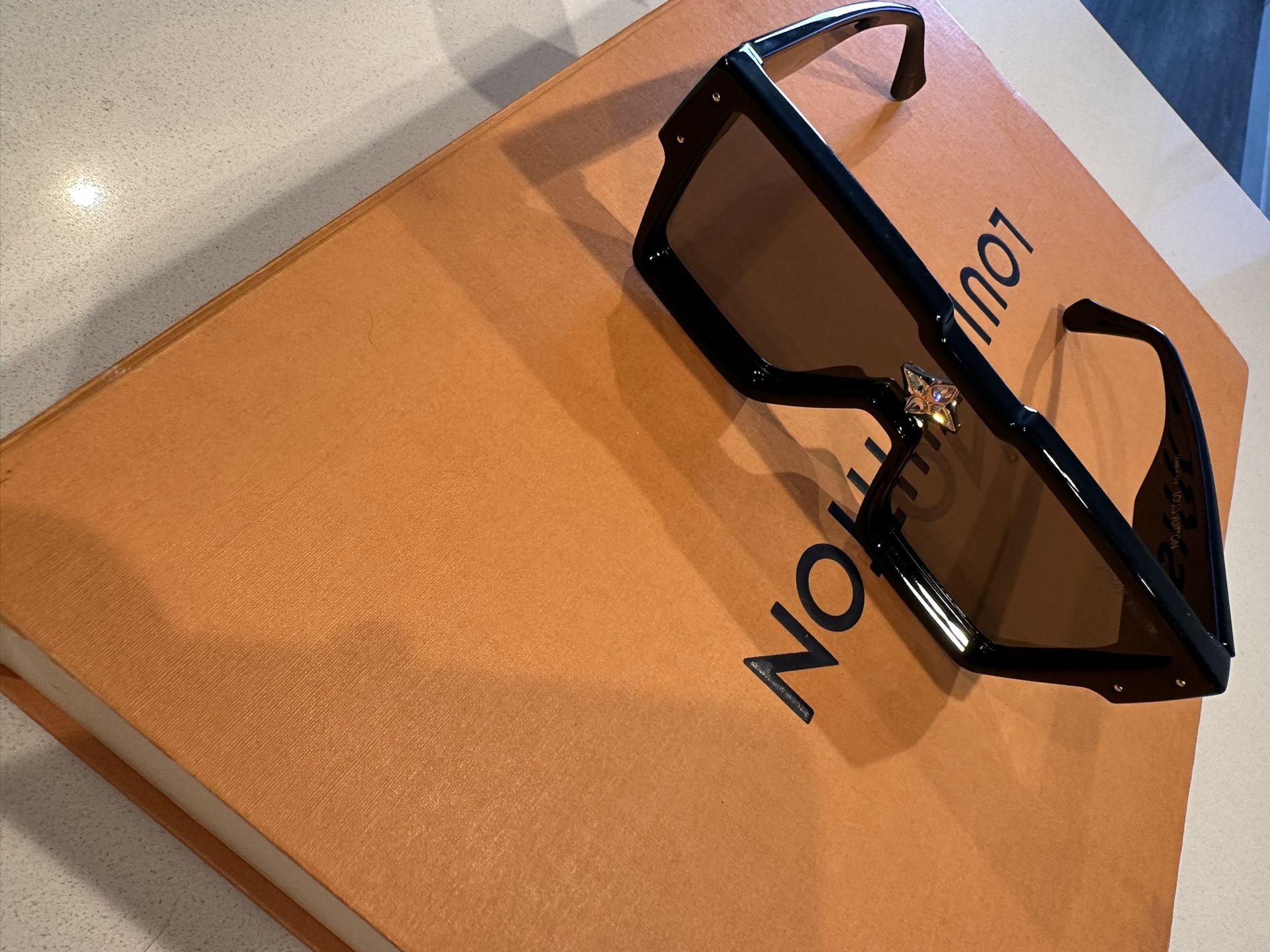 Louis Vuitton Cyclone Glasses
