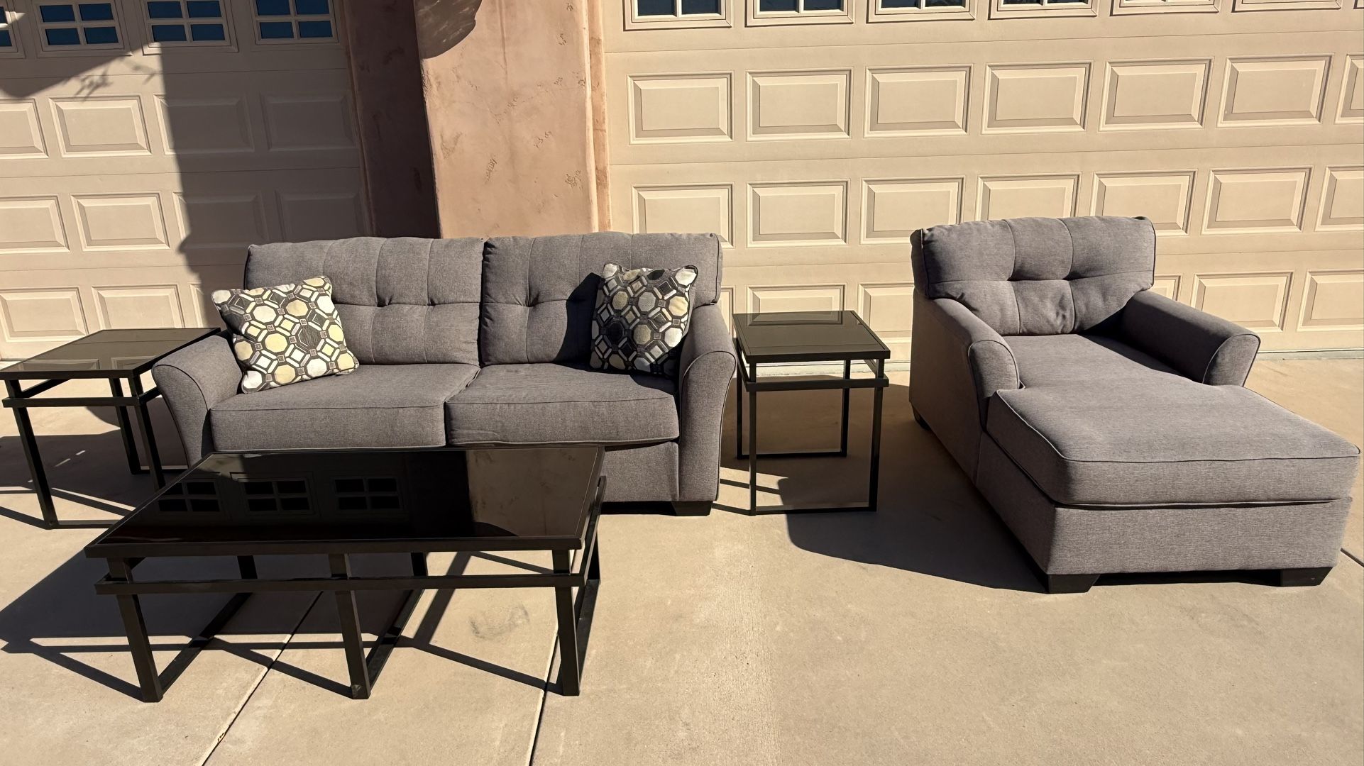 Like New Sofa Set With Coffee Table and End Tables