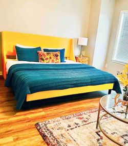 King size frame + mattress