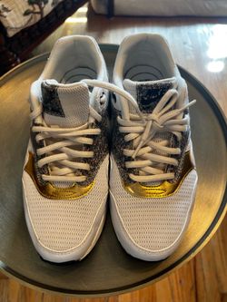 Nike Tennis Shoes