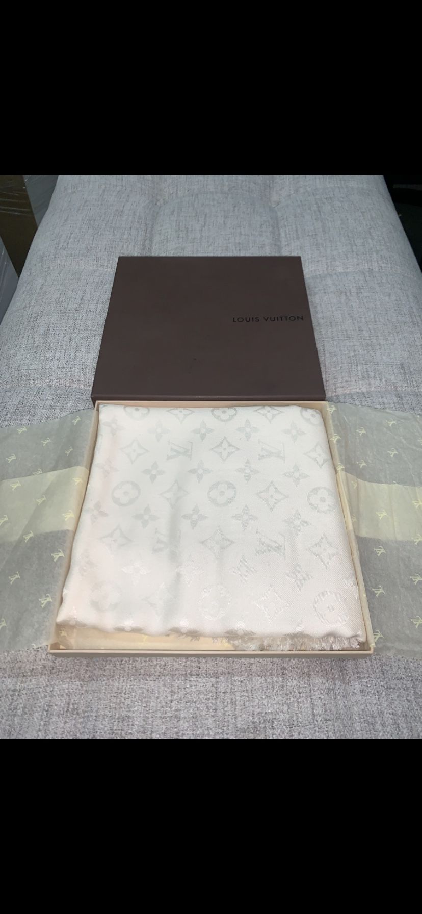 BRAND NEW in BOX Authentic LOUIS VUITTON Verone/Beige Shine Silk Monogram Shawl Scarf