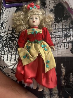 17” 1998 Victorian Garden Porcelain Holly doll