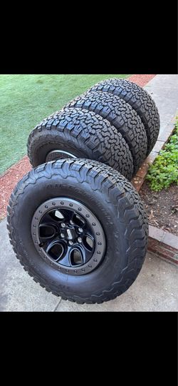 Ford F150 raptor Beadloock wheels and tires