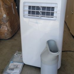 NEW NEW 12000 BTU PORTABLE AIR CONDITIONER, AND HEATER IN 1 UNIT 