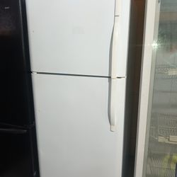 Kenmore Top And Bottom Refrigerator Works Good 👍