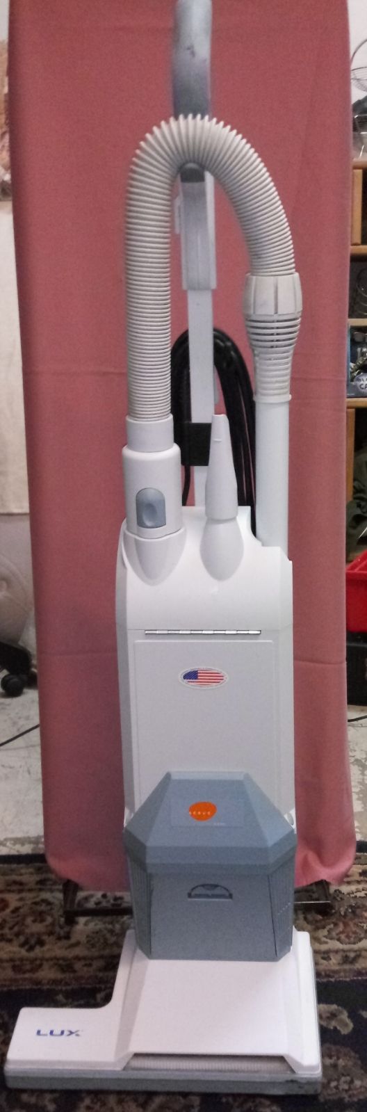 ELECTROLUX AERUS COMMERCIAL VACUUM for Sale in Albuquerque, NM OfferUp