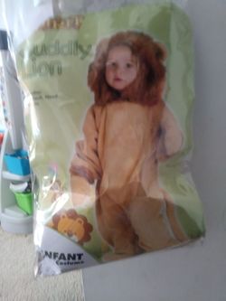 Cuddly lion costume