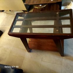 2 Side Tables 