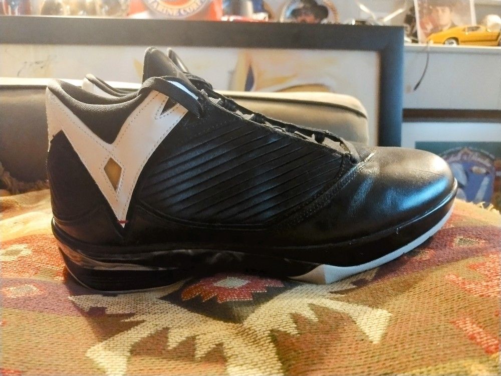 2009 Air Jordan Black/ White Men Size 12