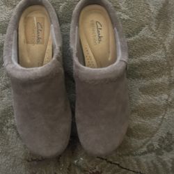 Clark’s Women’s 7.5 Brown Slip On Shoes