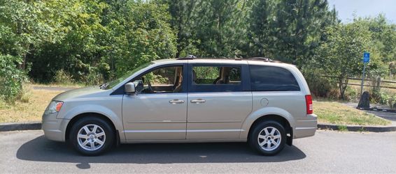 144K MILES 2008 CHRYSLER T&C STOW N GO