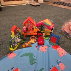 PEPPA PIG CLUB HOUSE WITH TOYS SEE DESCRIPTION 