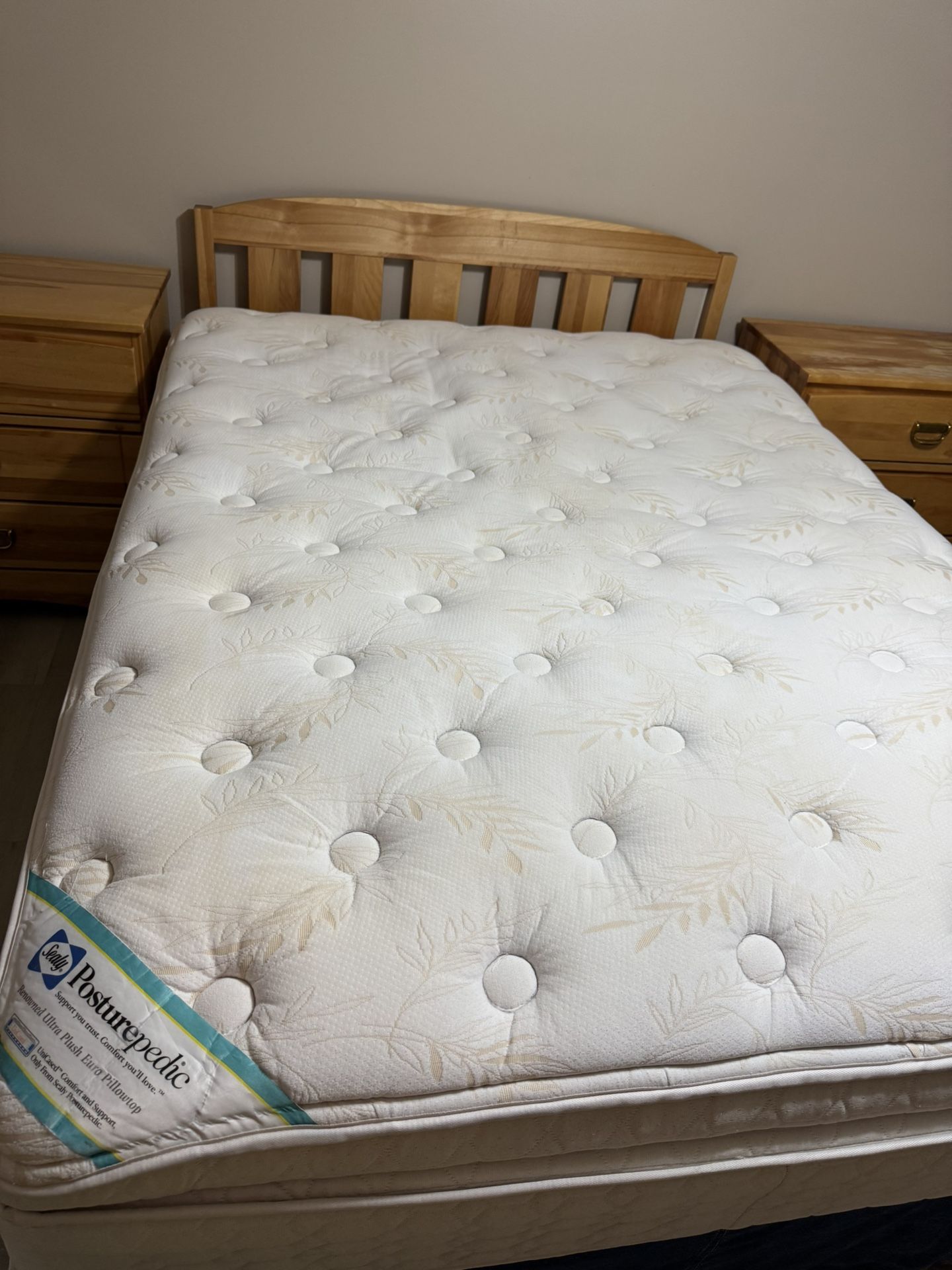 Bedroom Furniture Set for Sale