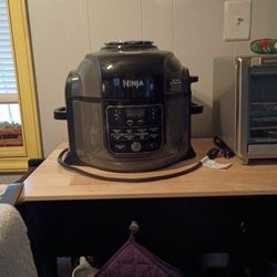 Ninja Foodi 6.5 Quart Size. Pressure Cooker, Rice Cooker Air Fryer, Dehydrator and Roaster.