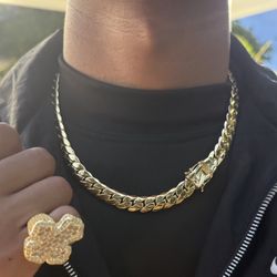 Miami Cuban flat and close links set necklace and Moissanite stones cross ring🔥🔥🔥