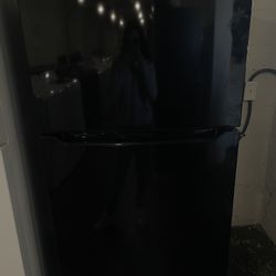 Frigidaire Top And Bottom Refrigerator 