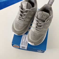 TODDLER ADIDAS SHOES 5C