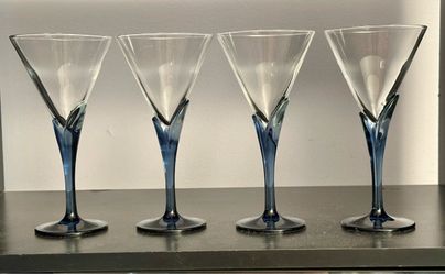 *** SET OF 4 STUNNING BLUE-STEMMED MARTINI GLASSES & 4 TWIST-STEM WINE GOBLETS