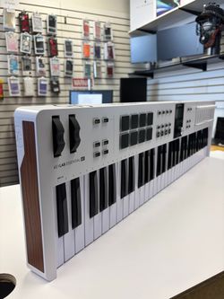 Arturia Keylab Essential 61 Key Midi Keyboard
