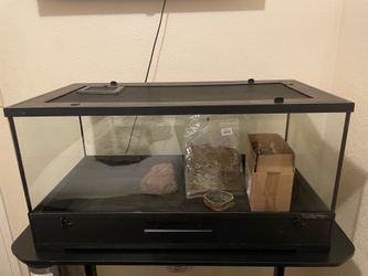 Reptile enclosure