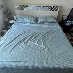 Queen Bed Wooden Bedframe