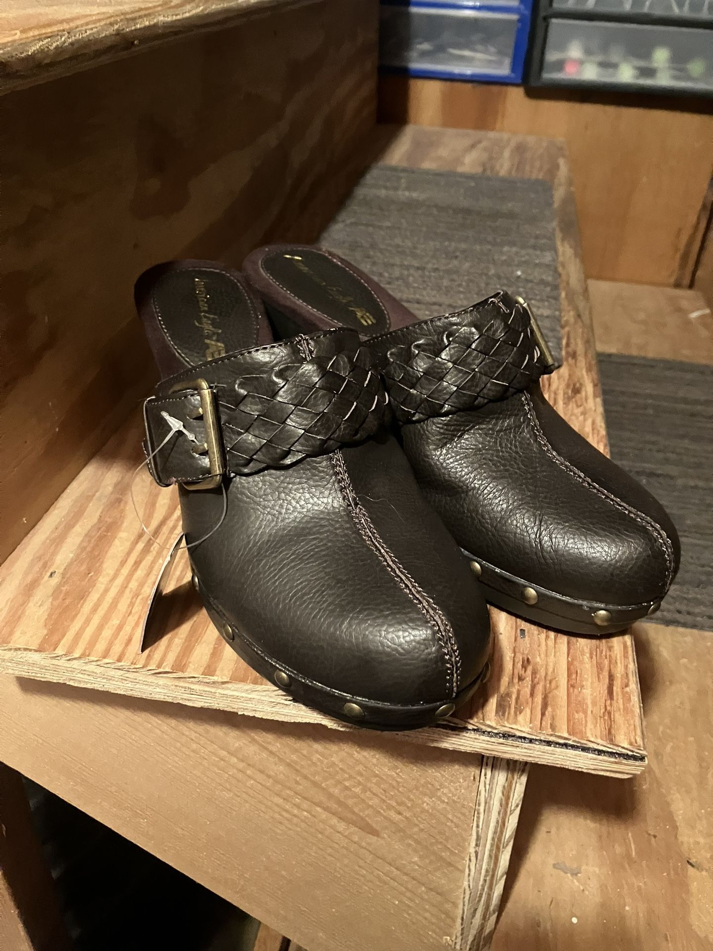 American Eagle Clogs NWT Size 8