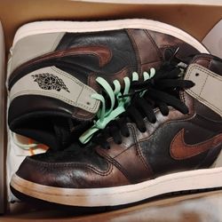 Nike Air Jordan 1 Retro High Shoes Mens Size 10.5